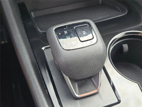 Used 2023 Nissan Rogue SV image 32