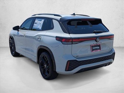 New 2026 Volkswagen Tiguan SE R-Line FWD image 7