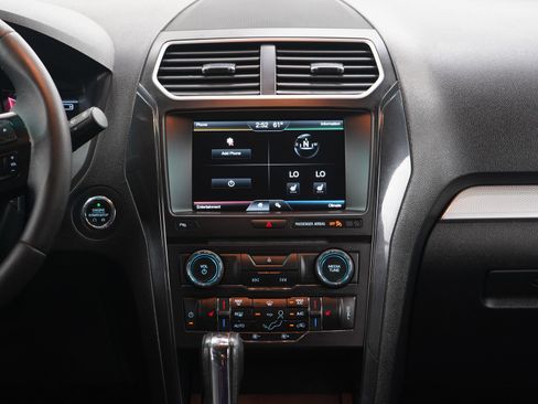 Used 2016 Ford Explorer XLT w/ Equipment Group 202A image 19