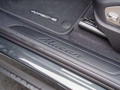 New 2026 Porsche Macan image 12