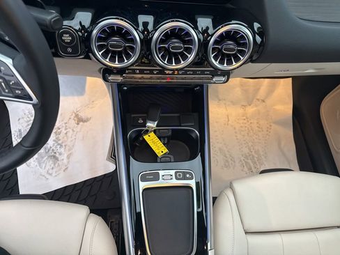 Used 2025 Mercedes-Benz GLA 250 4MATIC image 18