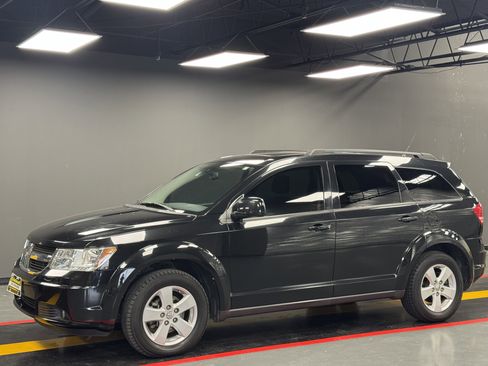 Used 2010 Dodge Journey SXT w/ Flexible Seating Group image 1