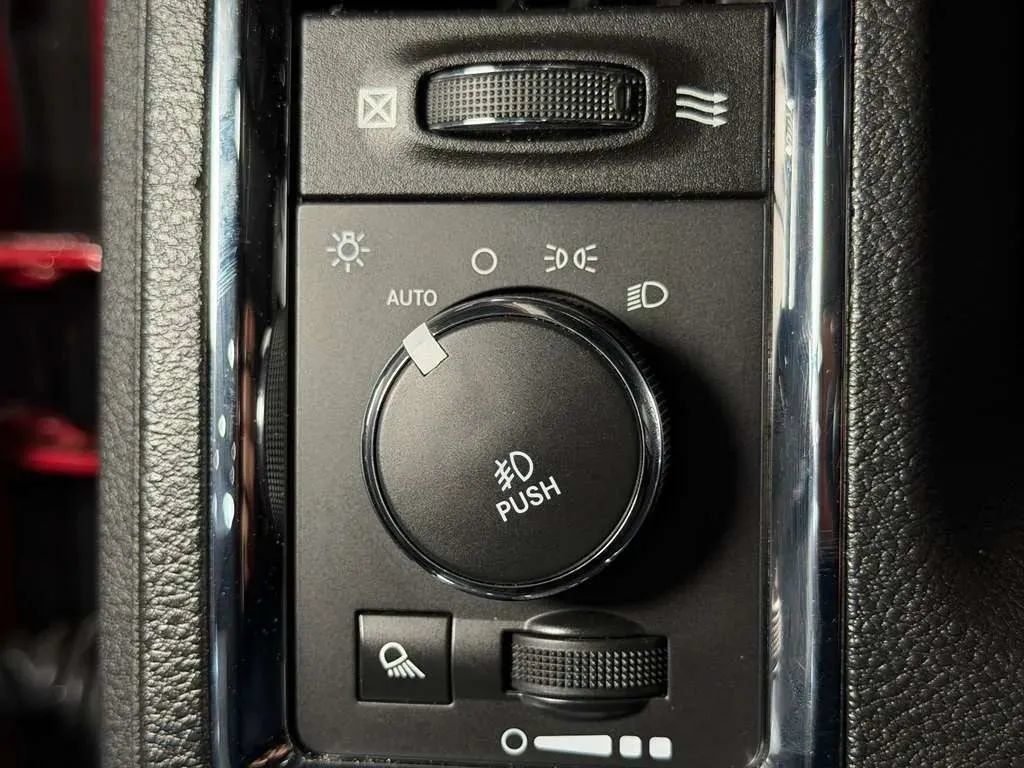 Used 2014 RAM 1500 Laramie RWD image 27