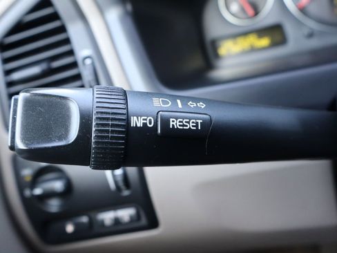 Used 2004 Volvo S60 2.5T image 32