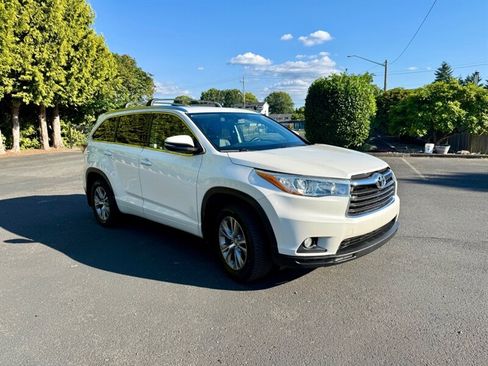 Used 2015 Toyota Highlander XLE AWD/4WD image 2