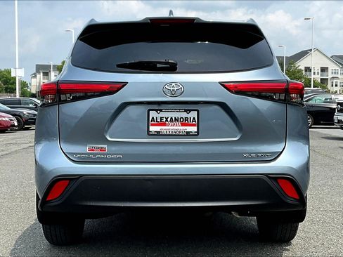 Used 2021 Toyota Highlander XLE image 4