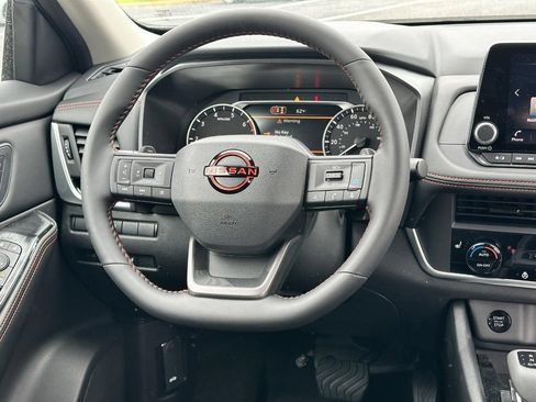 Used 2026 Nissan Rogue SV AWD/4WD image 6