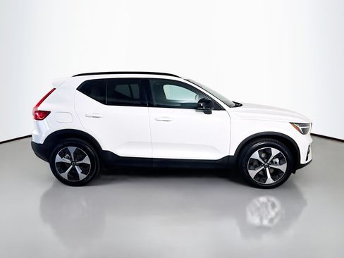 Used 2026 Volvo XC40 B5 Plus AWD/4WD image 11