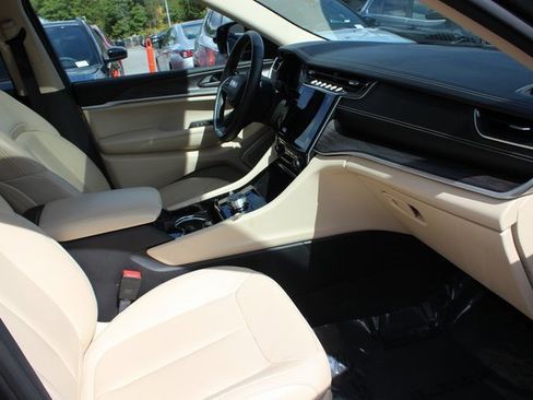 Used 2022 Jeep Grand Cherokee Limited image 35