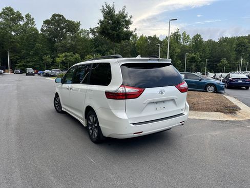 Used 2018 Toyota Sienna XLE Premium AWD/4WD image 8