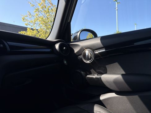 Used 2021 MINI Cooper 4-Door Hardtop w/ 6.5" Touchscreen Package FWD image 22