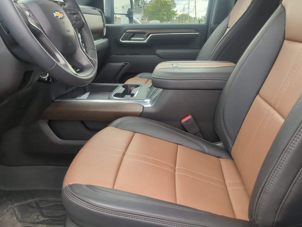 Used 2025 Chevrolet Silverado 3500 High Country w/ High Country Premium Package AWD/4WD image 20