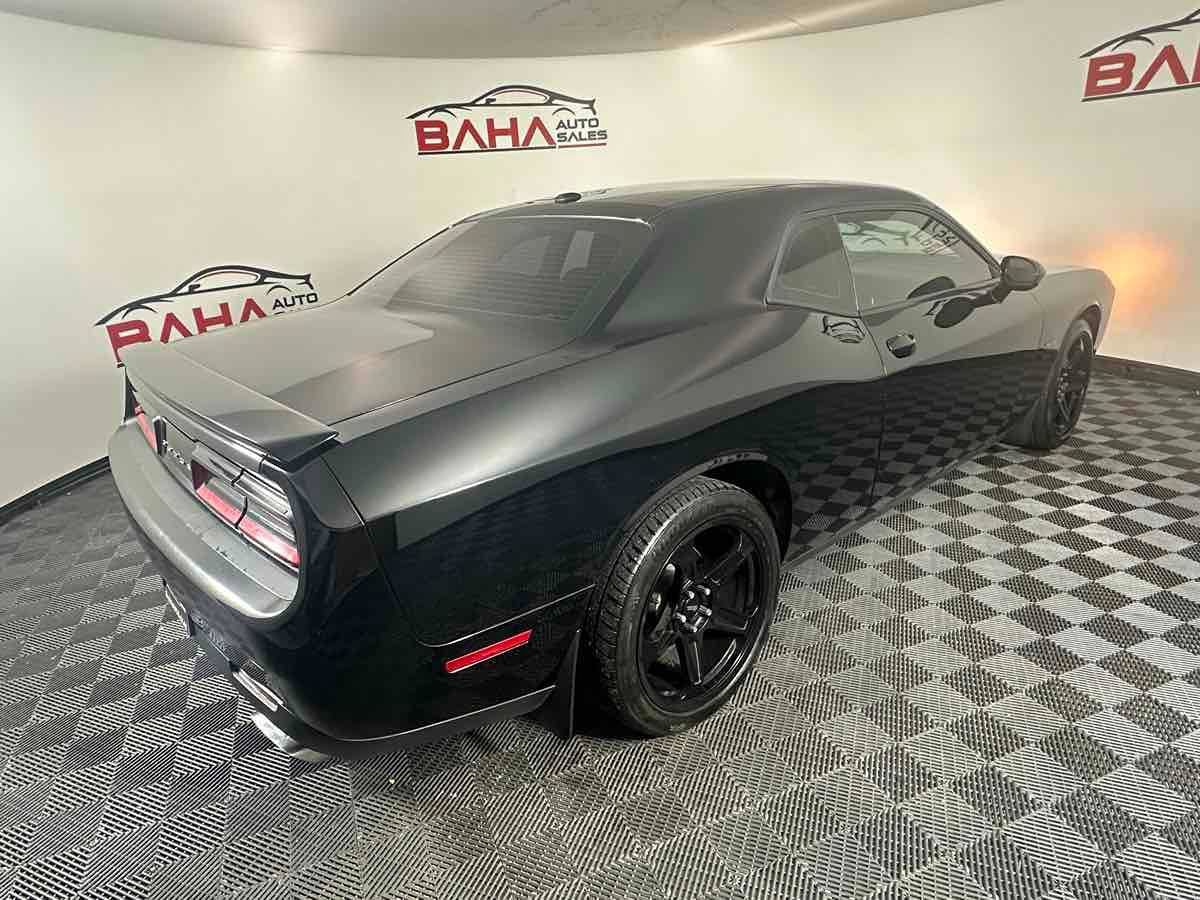 Used 2017 Dodge Challenger R/T RWD image 9