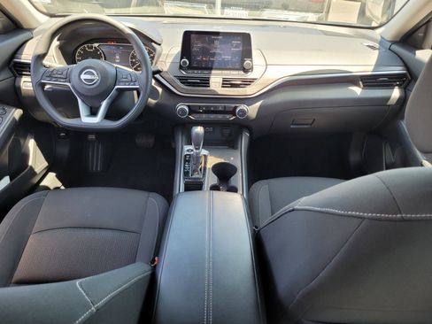 Used 2025 Nissan Altima 2.5 SV FWD image 15