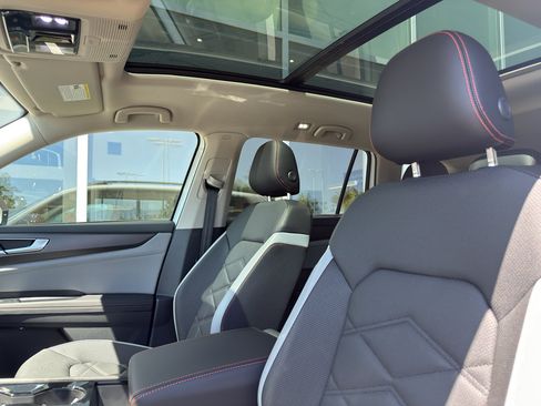 New 2025 Volkswagen Atlas Peak Edition SE image 8