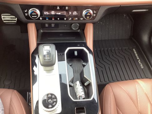 Used 2025 Mitsubishi Outlander SEL image 20