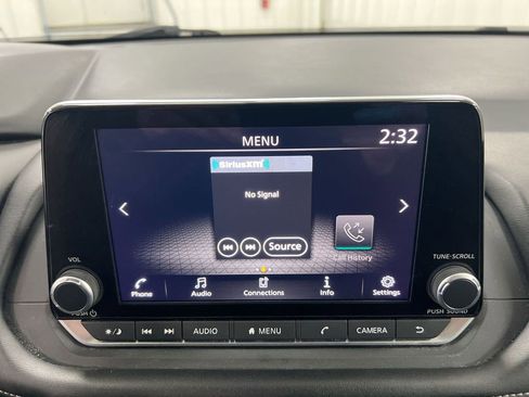 Used 2024 Nissan Rogue S FWD image 14