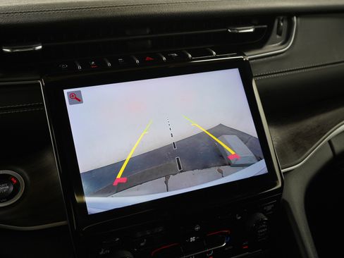 Used 2024 Jeep Grand Cherokee Limited AWD/4WD image 30