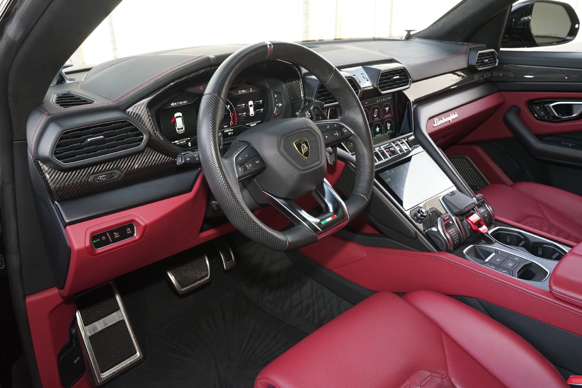 Used 2022 Lamborghini Urus AWD/4WD image 7