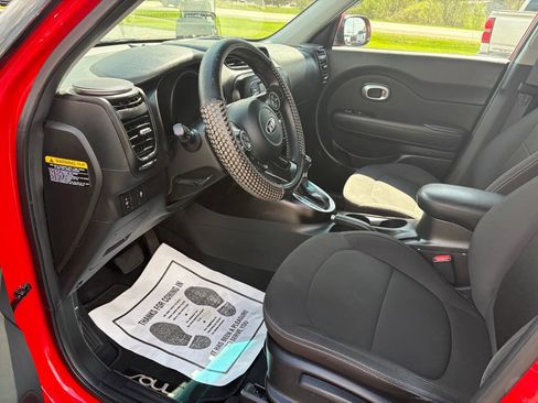 Used 2019 Kia Soul FWD image 28