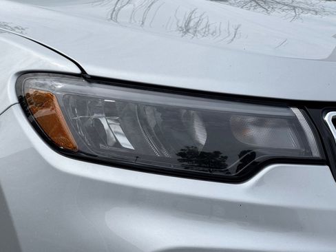 Used 2025 Jeep Compass Limited AWD/4WD image 9