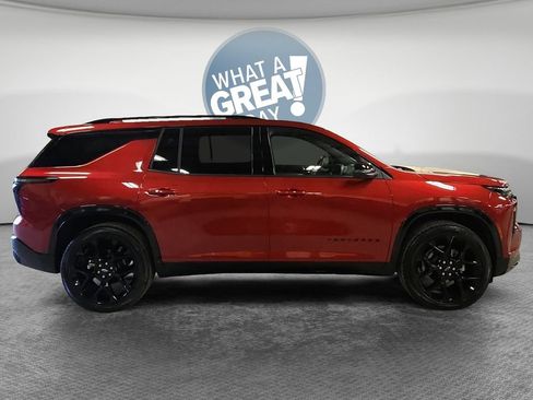 Used 2025 Chevrolet Traverse RS AWD/4WD image 2