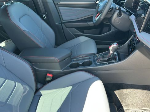Used 2025 Volkswagen Jetta GLI Autobahn image 23
