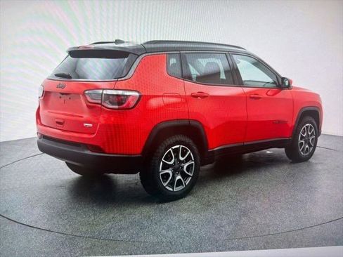 Used 2025 Jeep Compass Trailhawk AWD/4WD image 7
