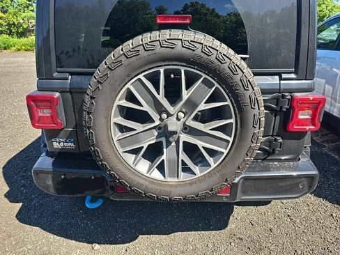 Used 2024 Jeep Wrangler High Altitude AWD/4WD image 9