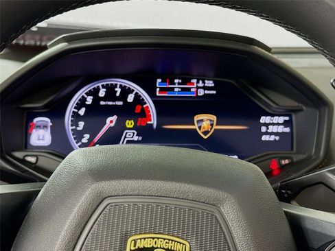 Used 2019 Lamborghini Huracan LP 580-2 image 4