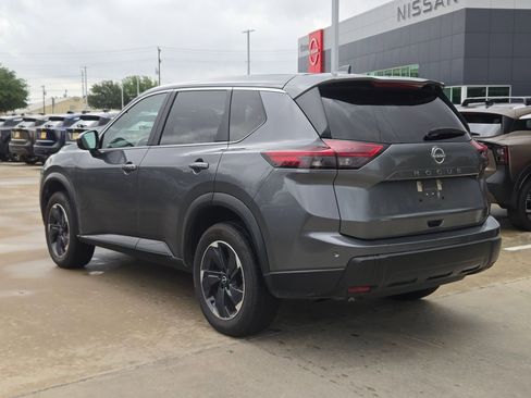 Certified 2025 Nissan Rogue SV FWD image 5
