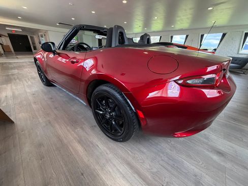 Used 2022 MAZDA MX-5 Miata Sport RWD image 2