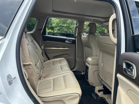 Used 2017 Jeep Grand Cherokee Overland w/ Jeep Active Safety Group AWD/4WD image 49