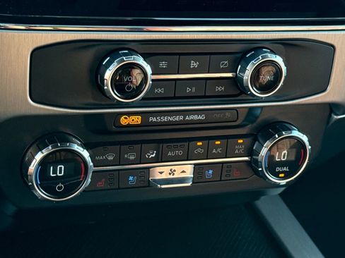 Used 2022 Ford F450 Platinum w/ FX4 Off-Road Package image 23