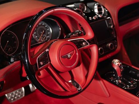 Used 2019 Bentley Bentayga image 11