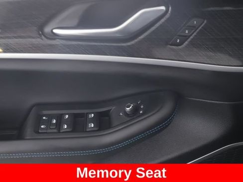 Used 2025 Jeep Grand Cherokee Trailhawk w/ Advanced Protech Group II AWD/4WD image 19