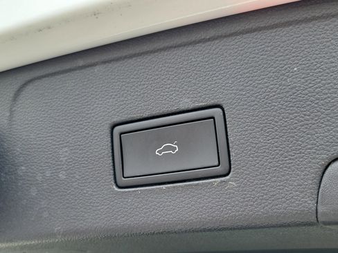 Used 2023 Volkswagen Atlas Cross Sport SEL image 12