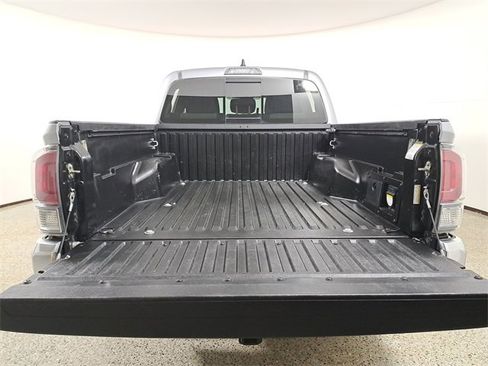 Used 2020 Toyota Tacoma TRD Off-Road image 10