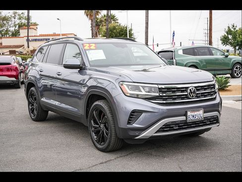 Used 2022 Volkswagen Atlas SE w/ Panoramic Sunroof Package AWD/4WD image 3