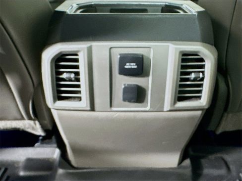 Used 2015 Ford F150 Lariat image 32