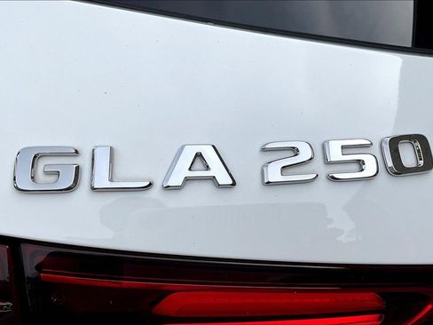 Used 2025 Mercedes-Benz GLA 250 4MATIC image 33