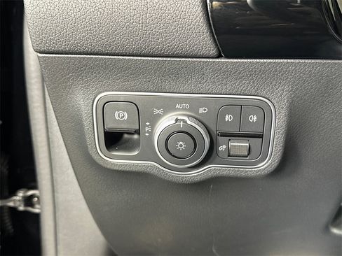 Certified 2025 Mercedes-Benz GLA 250 image 31