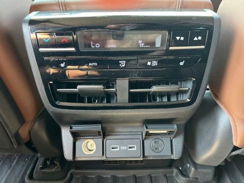 Used 2024 Acura MDX SH-AWD w/ Advance Package image 16