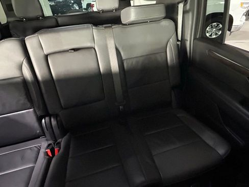 Used 2025 Chevrolet Suburban LT image 14