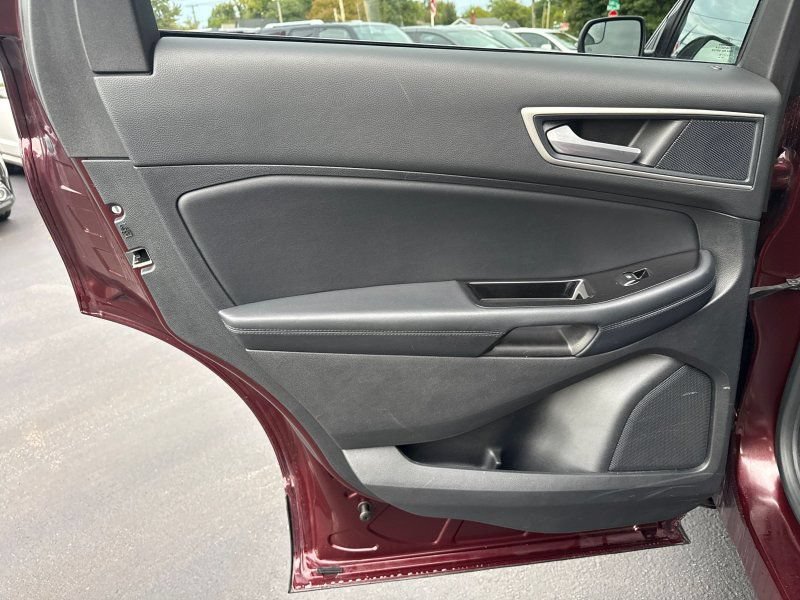 Used 2018 Ford Edge SEL w/ Equipment Group 201A AWD/4WD image 13