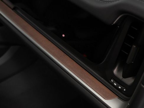 Certified 2025 Porsche Cayenne image 25