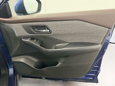 Used 2023 Nissan Rogue SV image 32