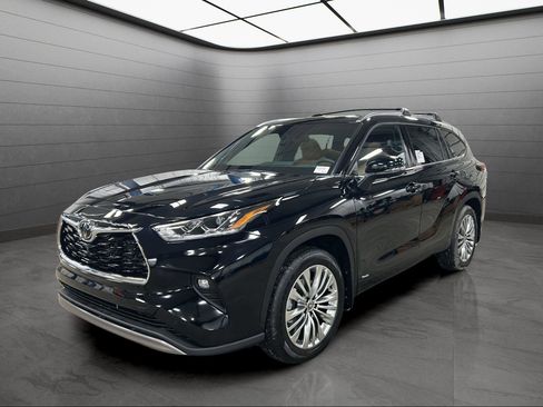 New 2026 Toyota Highlander Platinum image 1