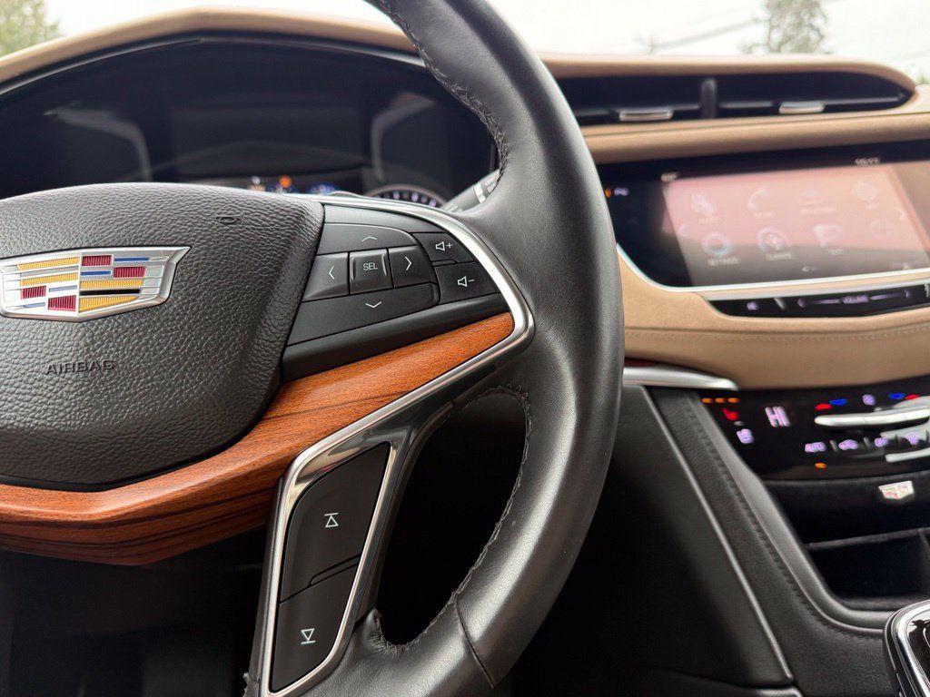 Used 2017 Cadillac XT5 Platinum AWD/4WD image 27