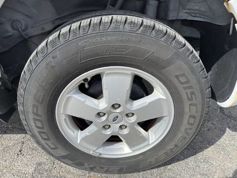 Used 2010 Ford Escape XLT image 12